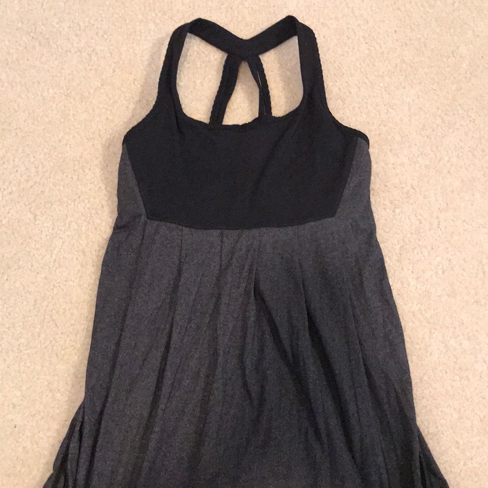 EUC lululemon tank with built in bra